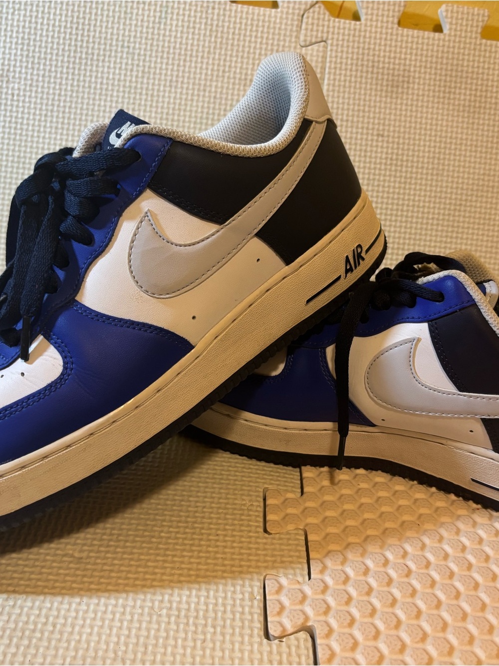 Nike Low-Top Sneakers in White, Black & Royal Blue